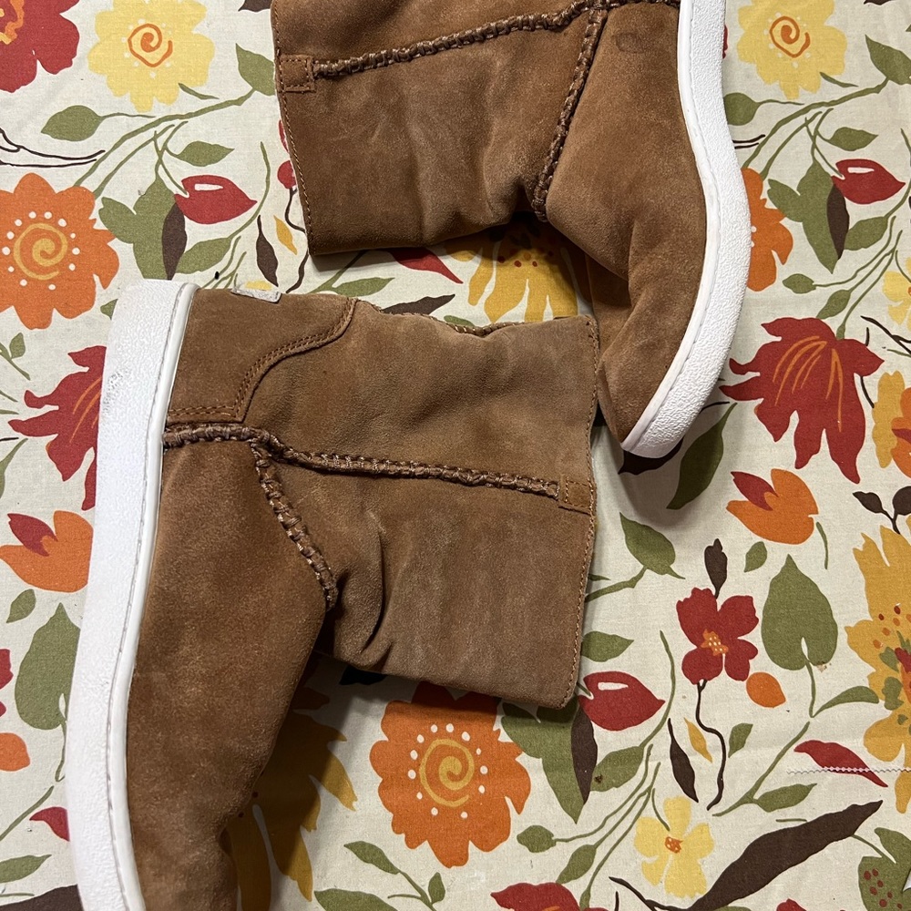 UGG‎ Mika Classic Winter Sneaker Boots Womens Size 7 EU 38 Brown Suede Sheepskin - Picture 2 of 7